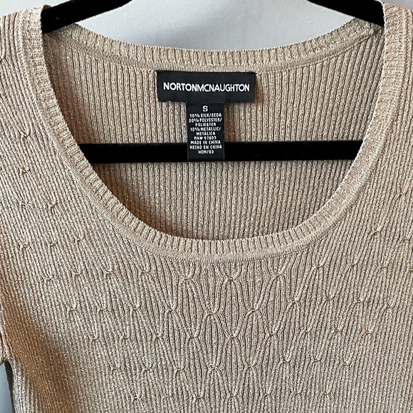 Norton McNaughton HolidayTop - Picture 4 of 6